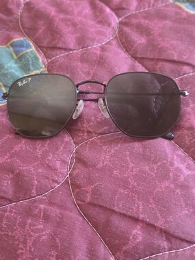 Ray-Ban Men’s Black Metal Sunglasses with Dark Lenses